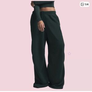 SKIMS Wide-Leg Sweatpants With Pockets Black Small Medium Large